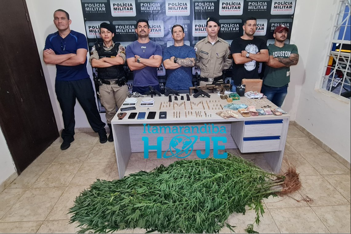 Polícia Militar apreende drogas e armas no bairro São Geraldo, em Itamarandiba, incluindo pistola utilizada pelo Exército Israelense.